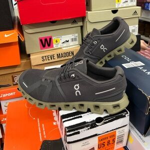 🔥shoe/sneakers will be shown during my live show today/ AVAILABLE FOR PURCHASE